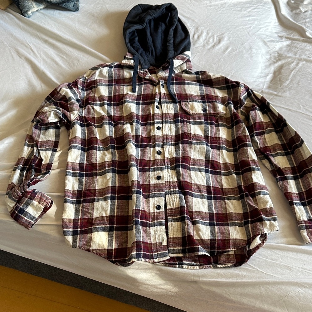 American Eagle Outfitters Plaid Hooded Flannel in Burgundy, Navy & Cream